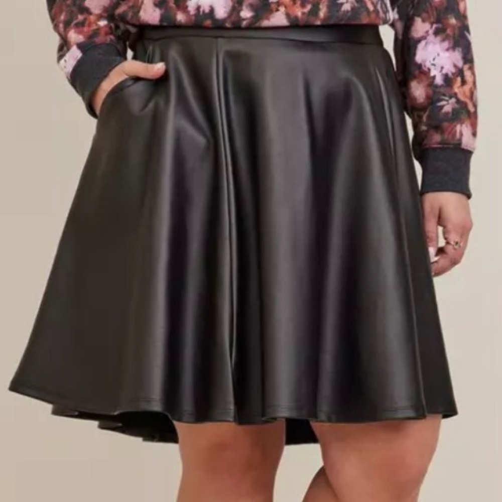 NWT Torrid Black coated studio knit black ponte skater mini skirt, plus size 6X